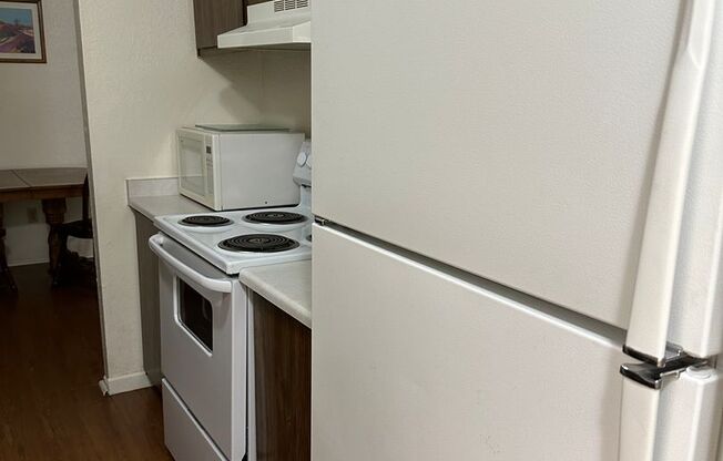 2 beds, 1 bath, 796 sqft, $1,150, Unit 204