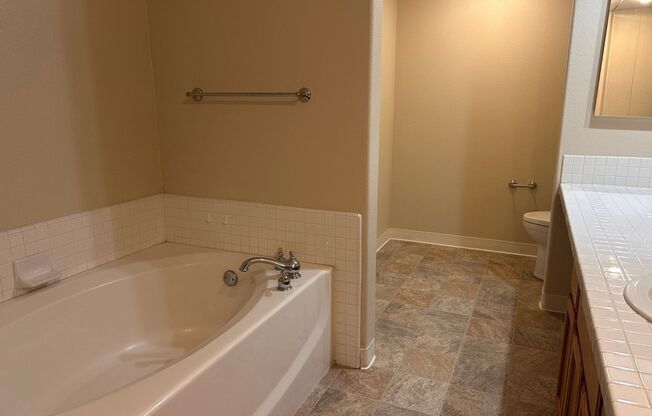 1 bed, 1 bath, $2,595, Unit # 413