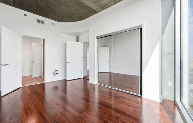 2 beds, 2 baths, $3,295, Unit UNIT 2001