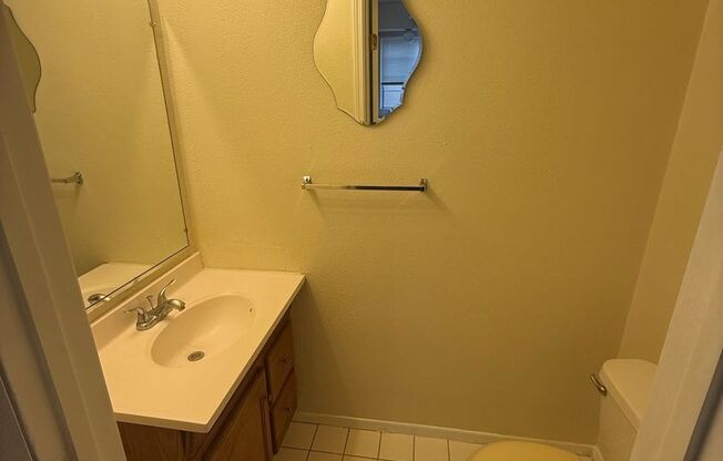 Nice Unit in a Duplex. Private Enclosed Yard,