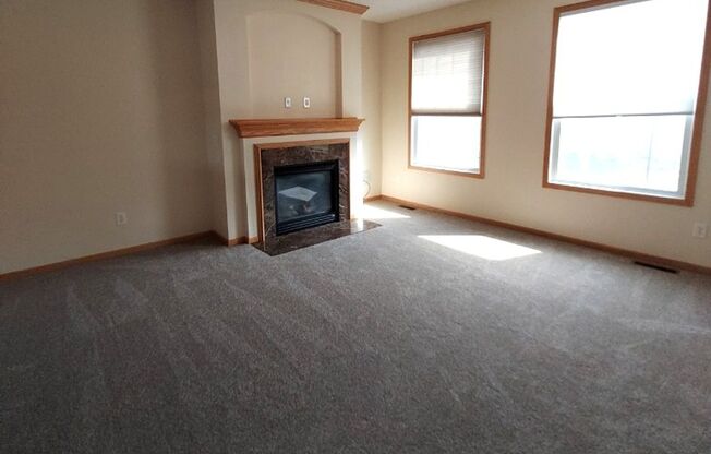 3 beds, 2.5 baths, $2,250, Unit UNIT B