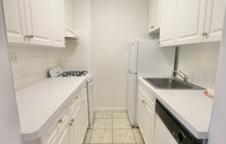 2 beds, 1 bath, $3,350, Unit 18