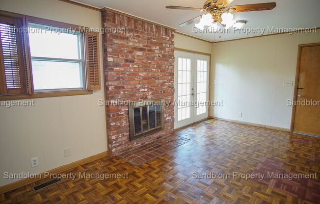 3 beds, 1.5 baths, $1,300