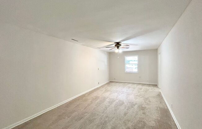 2 beds, 1 bath, $1,100, Unit 3074-A