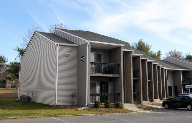 Elevate your lifestyle at Summit Place Apartments. With modern architecture and serene surroundings, this community offers a perfect blend of comfort and convenience. Ready to find your new home? Inquire today!