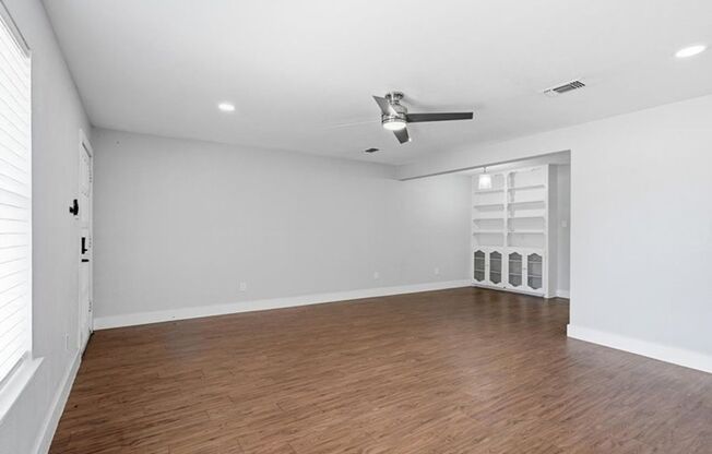 Welcome to this Quaint duplex in Bishop Arts!