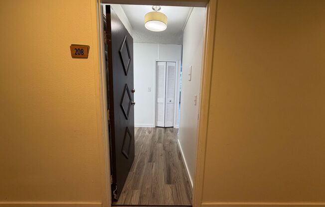 2 beds, 1 bath, 933 sqft, $1,675, Unit 208