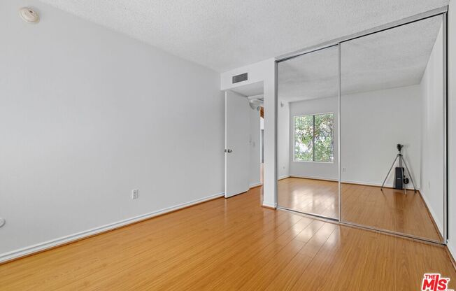 18350 Hatteras St Unit #118