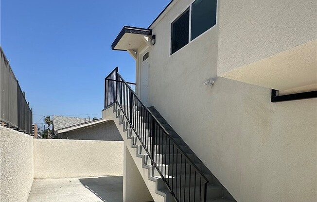 7728 1/2 LAUREL CYN BLVD