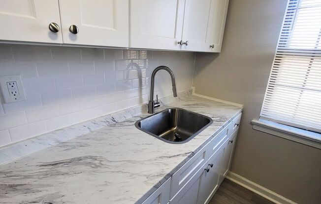 1 bed, 1 bath, 600 sqft, $1,085, Unit 16-1585