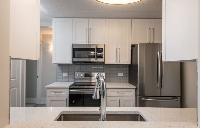 2 beds, 2 baths, 1,039 sqft, $2,285, Unit 637-302