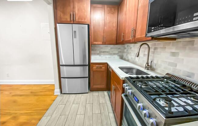 2 beds, 1 bath, $4,750, Unit 44