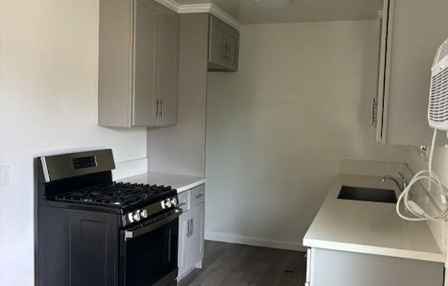 2 beds, 1 bath, $2,395, Unit 14