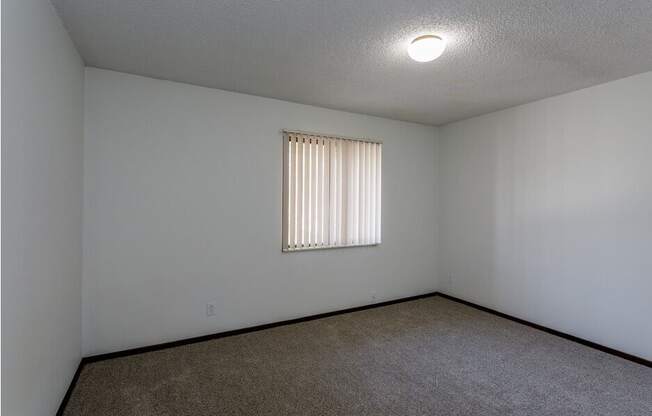 this is a photo of the living room of a 560 square foot, 1 bedroom apartment at