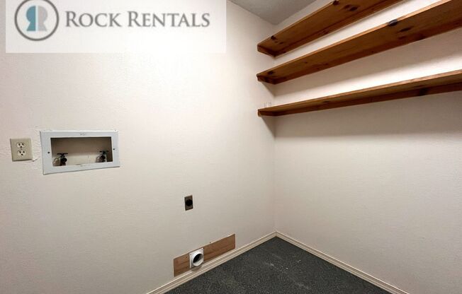 2 beds, 1.5 baths, $859, Unit Apt 3