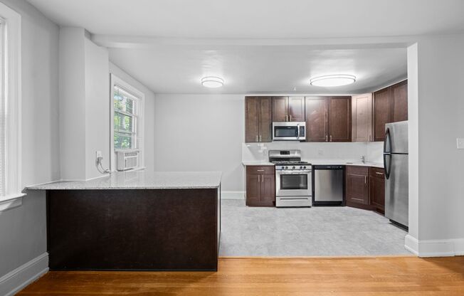2 beds, 1 bath, 902 sqft, $2,300, Unit 210A