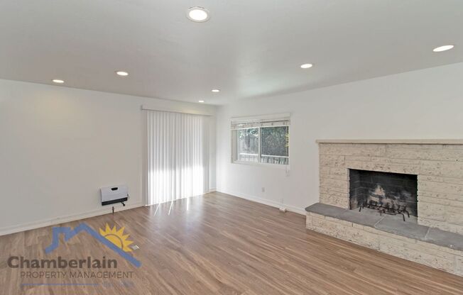 *Move In Special* 2/1 space near the Beach in Encinitas!