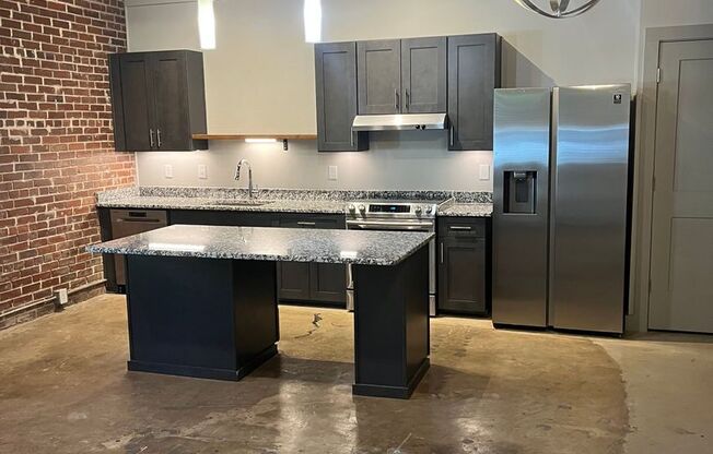 1 bed, 1 bath, 765 sqft, $1,460, Unit Bay 1 Unit 103