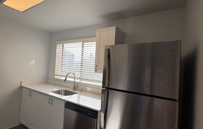 2 beds, 1.5 baths, 920 sqft, $2,135, Unit V203 - Renovated