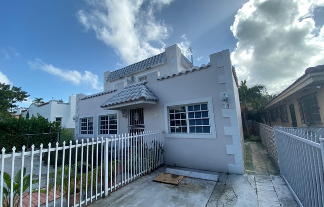 1664 SW 9 ST