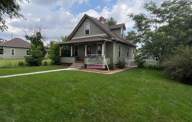 821 S CASCADE AVE