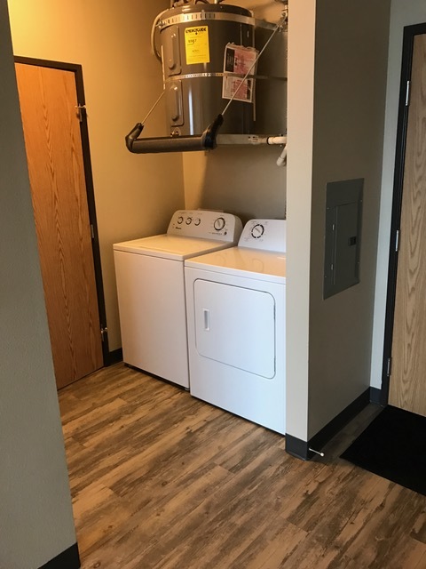 1 bed, 1 bath, 589 sqft, $1,350, Unit 2-402W