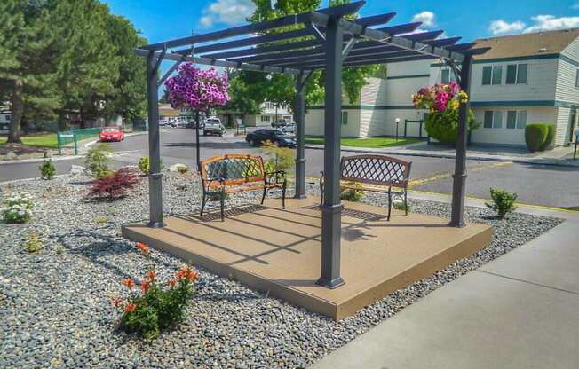 La Verde Apartments Gazebo with Benches