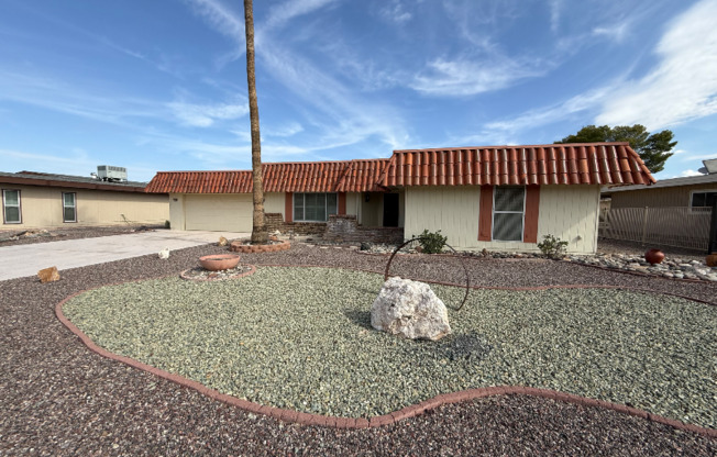11022 W BOSWELL BLVD