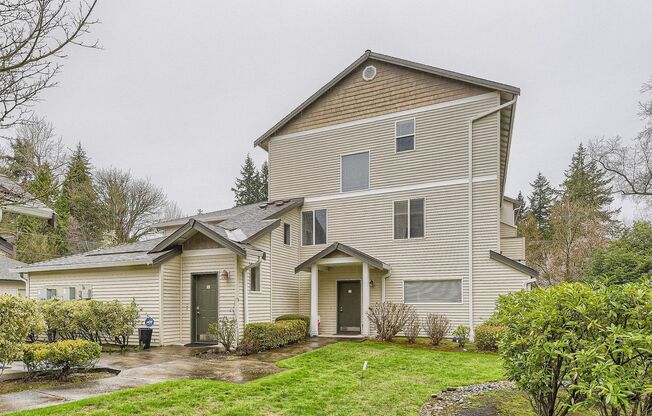 Beautiful 3 Bed 3 Bath Kirkland Townhome @ Villa Juanita!