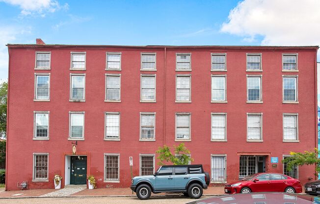 1 bed, 1.5 baths, 1,000 sqft, $1,425, Unit APT 10