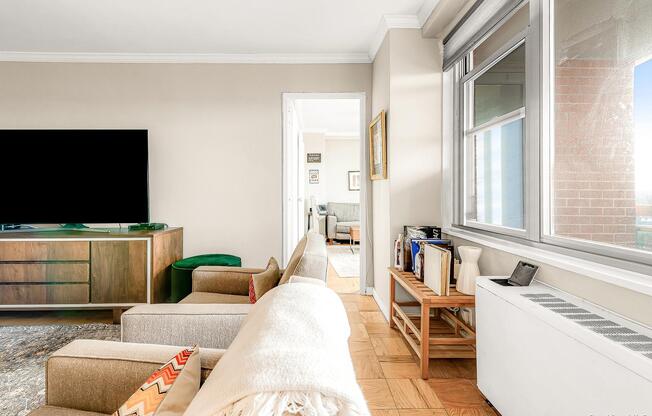 2 beds, 1 bath, 1,000 sqft, $4,250, Unit 11H