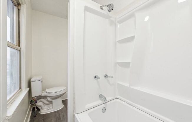 3 beds, 1 bath, $1,099