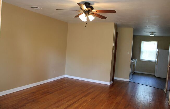 2 beds, 1 bath, $740, Unit 1918 Hunting A