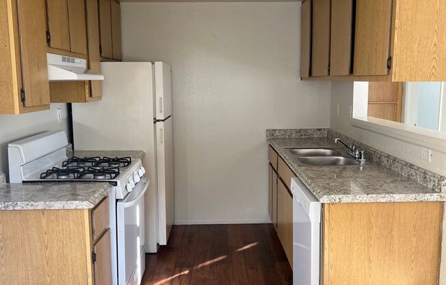 2 beds, 2 baths, 900 sqft, $2,200, Unit 36