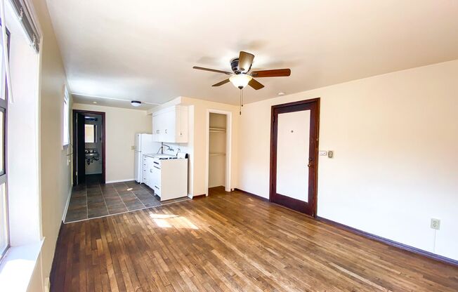 Studio, 1 bath, 350 sqft, $1,395, Unit 211 (#23)