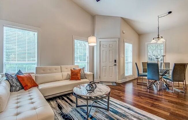 FURNISHED AND EQUIPPED LUXURY TOWNHOME | GATED | 2 SWIMMING POOLS | GREAT LOCATION NEAR MEDICAL & USAA