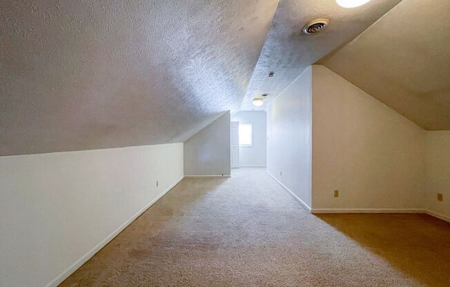 3 beds, 1.5 baths, 1,200 sqft, $1,100, Unit 9012 Apt B