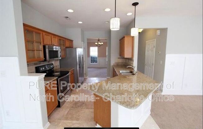 6033 QUEENS WALK CT