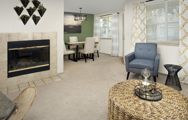 Rivergreens Apartments - Living & Dining Room