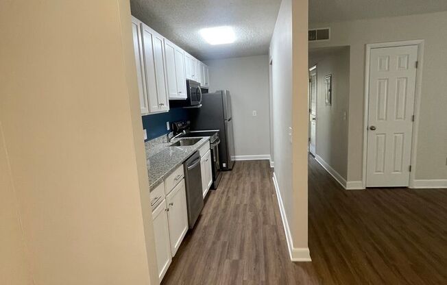 3 beds, 1 bath, $1,450, Unit 6- The Murray