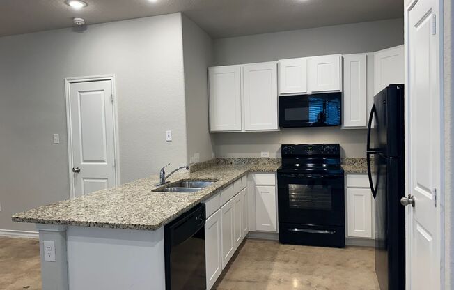 3 beds, 2.5 baths, $1,350, Unit 101*