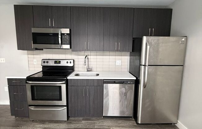 2 beds, 2 baths, 813 sqft, $2,575, Unit 205