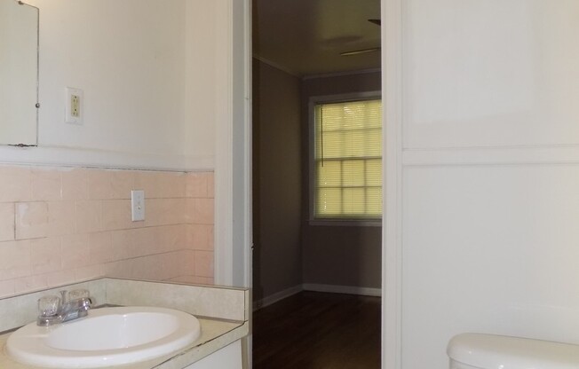 2 beds, 1 bath, $1,050