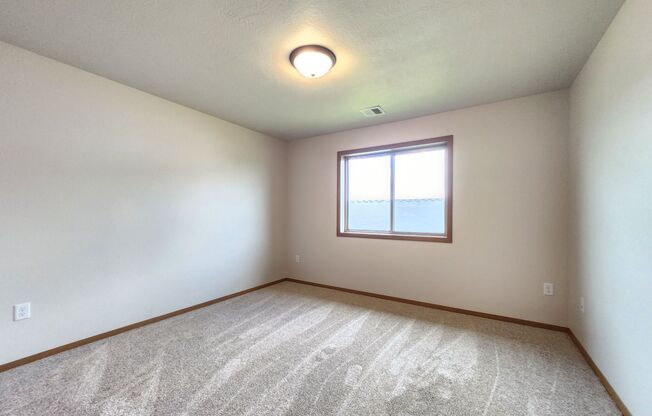 2 beds, 1 bath, 1,006 sqft, $1,230, Unit 3520 304