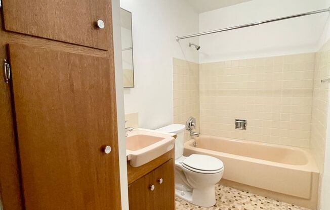 Studio, 1 bath, 464 sqft, $1,425, Unit 304