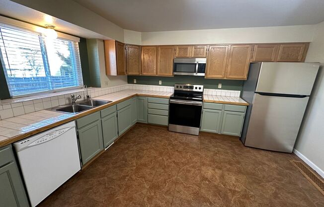 4 beds, 4 baths, $2,145