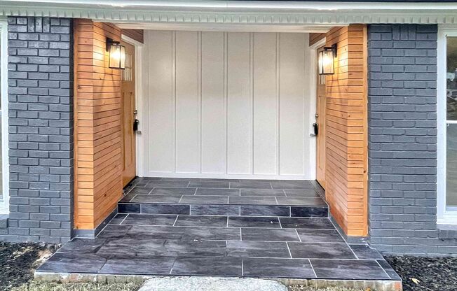 Renovated 2BR / 2BA Duplex