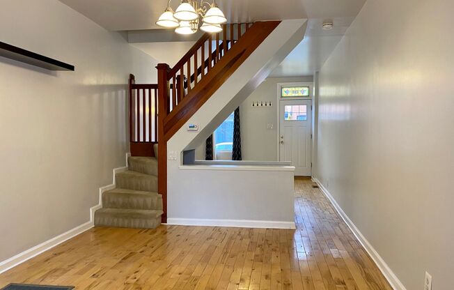 Gorgeous 2 Bedroom Townhome ~ Locust Point