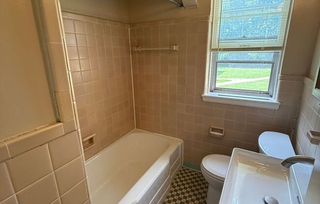 2 beds, 1 bath, 753 sqft, $1,409, Unit 208