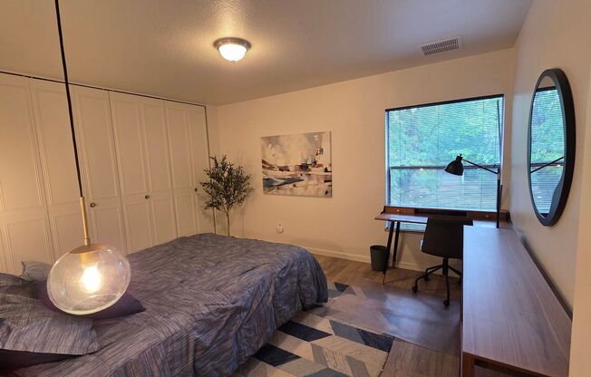 2 Bedroom 1 Bath - Blocks from Pearl Street and Downtown